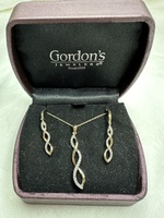  Gold & Diamond Necklace & Earring Set